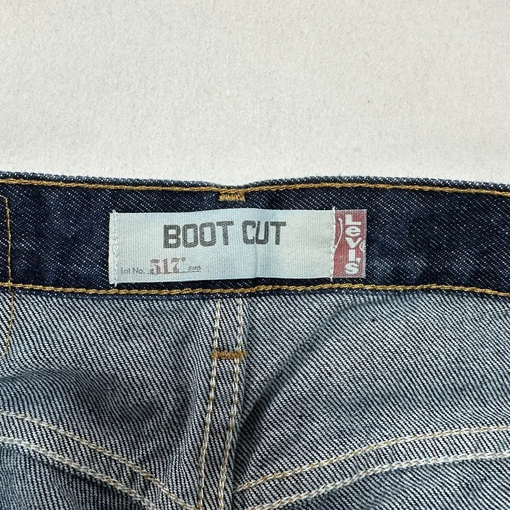 Vintage Levi's 517 Jeans Mens 30x32 Blue Bootcut Dark Wash Denim Classic Y2K A2
